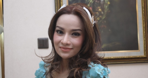 DR. AYU WIDYANINGRUM, SAYANGKAN WANITA YANG INGIN TAMPIL CANTIK DENGAN CARA INSTAN.