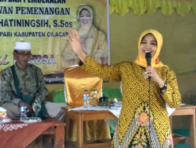 HJ. TETI ROHATININGSIH S.SOS. CALEG DPR RI, KARENA PANGGILAN JIWA.