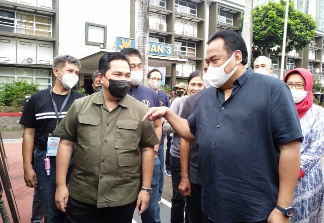 ERICK TOHIR HADIRI SENTRA VAKSIN BOOSTER DI SMAN 3 JAKARTA.