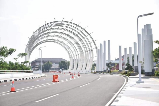 INDAHNYA JALAN BUNG KARNO DAN MENARA TERATAI PURWOKERTO.