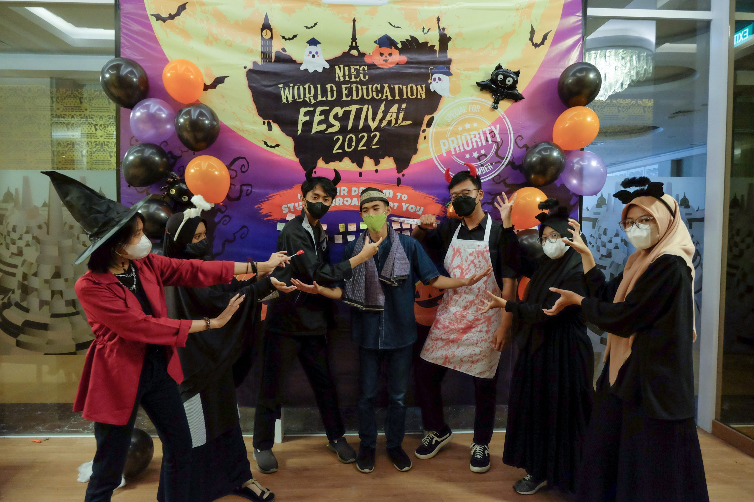 perlengkapan bday party bertema halloween