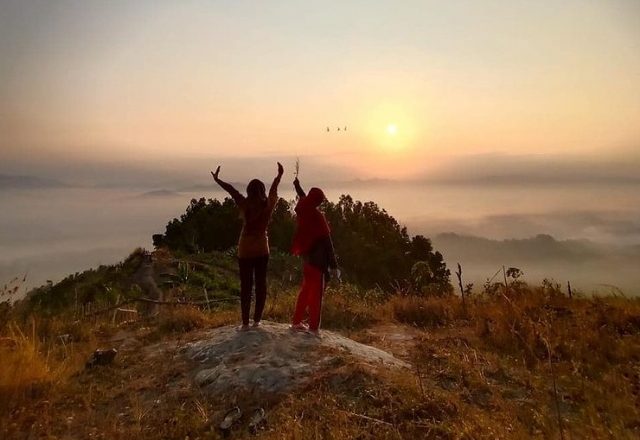 INDAHNYA BUKIT CIGREYENG. Oleh Salsa Nur Fadilah.