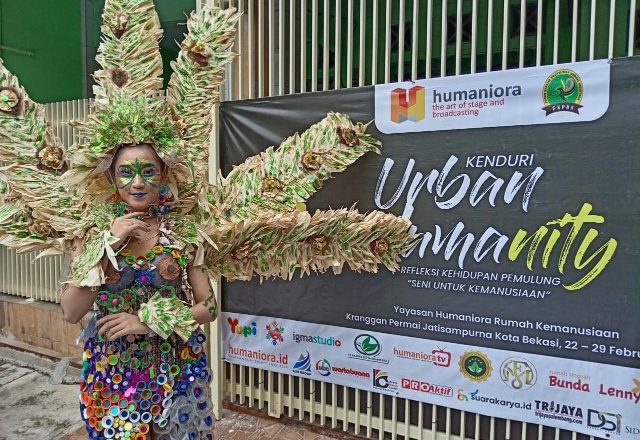 FASHION SHOW SANGGAR HUMANIORA, TAMPILKAN BUSANA UNIK DAN KRATIF DARI PENGELOLAAN LIMBAH.